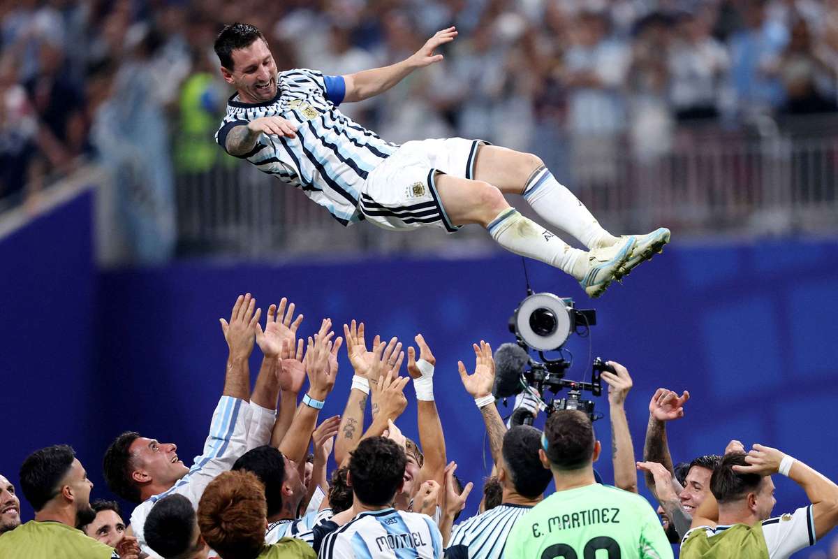 "Bester Spieler der Welt": Teamkollegen huldigen "Legende" Messi