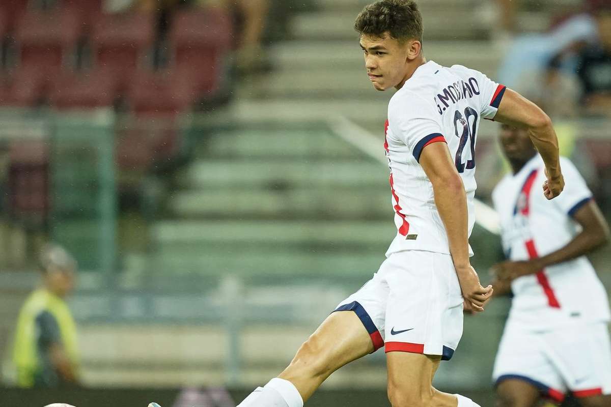 Oficial: PSG empresta Gabriel Moscardo ao Espanyol
