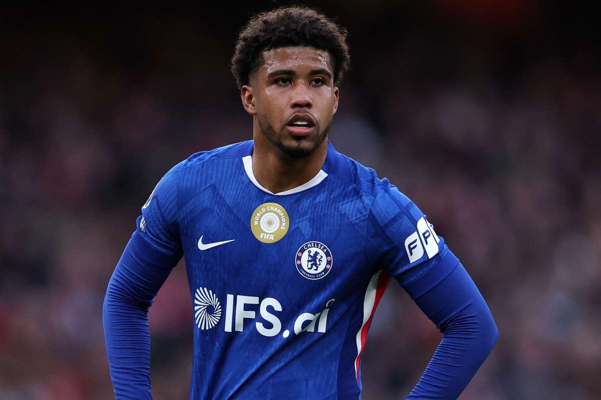Andrey Santos aceita proposta do Manchester United e vai deixar o Chelsea