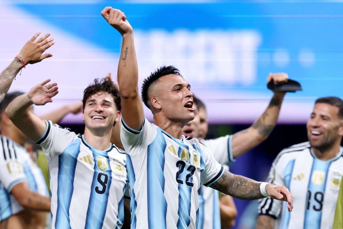 Argentina ainda espera a melhor versão de Lautaro Martínez e Julián Álvarez