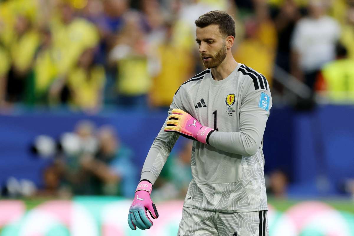 Oficial: Angus Gunn troca o Nottingham Forest pelos San Jose Earthquakes