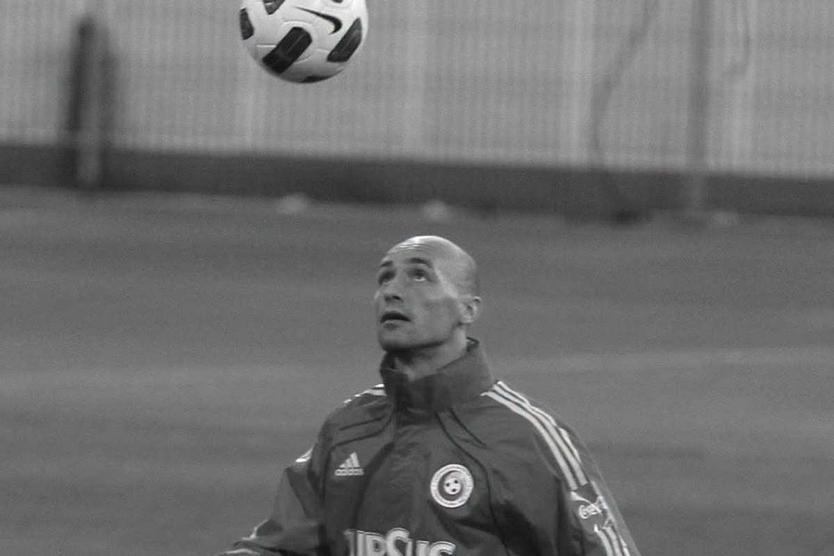 Ex-futebolista romeno Gabriel Muresan morre afogado aos 44 anos