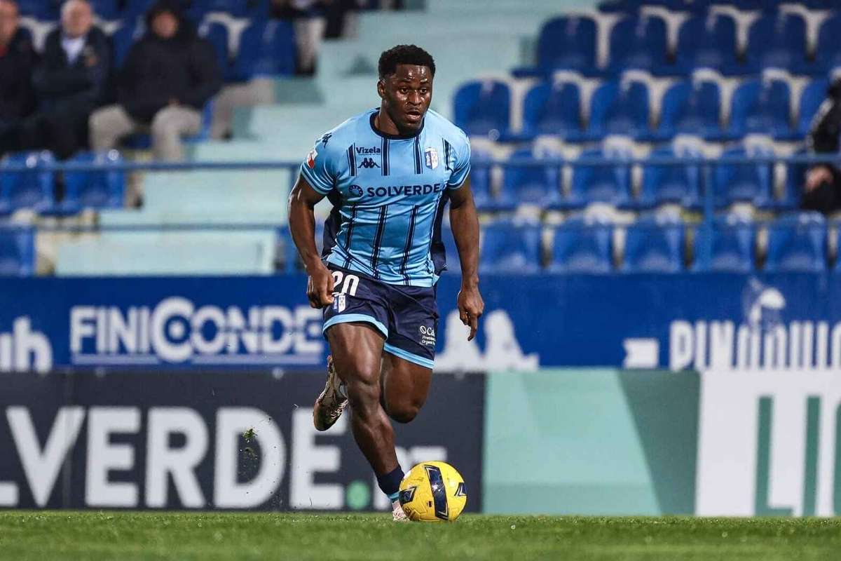 Oficial: Bright Godwin renova até 2028 com o Vizela