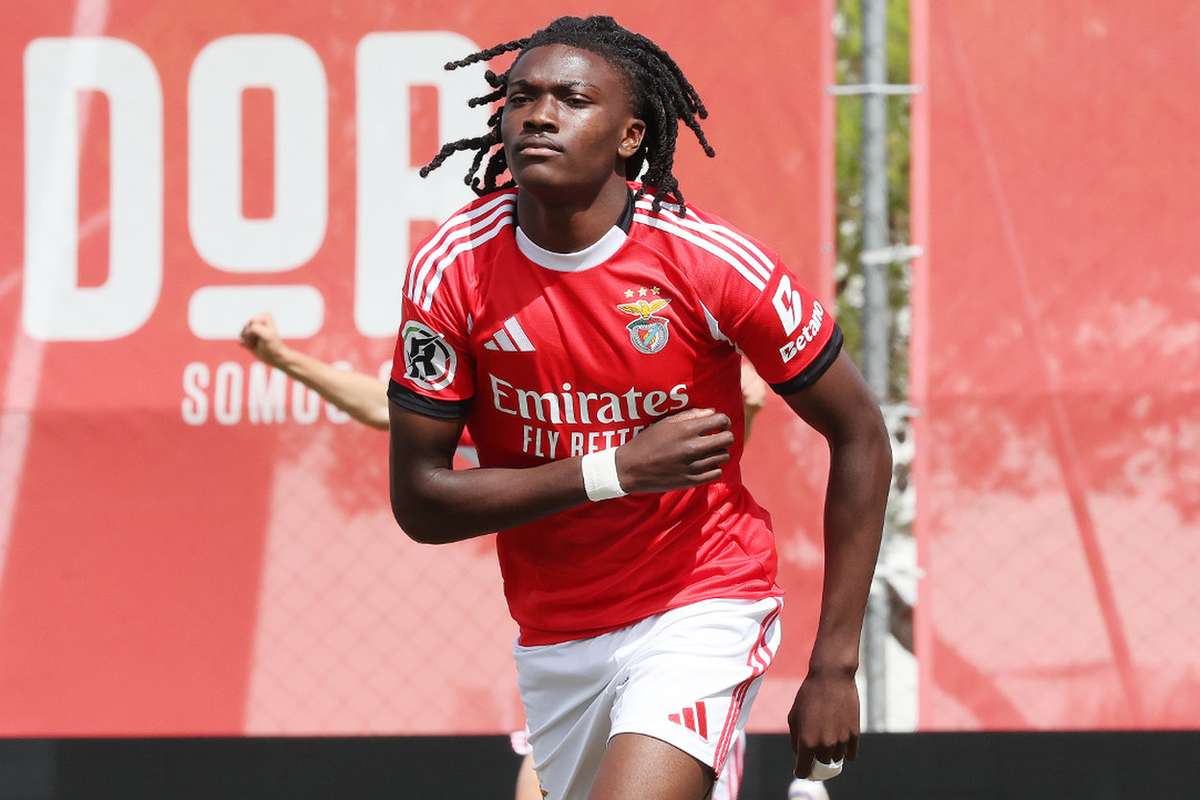 Titular no primeiro teste de Marco Silva: saiba quem é Jaden Umeh