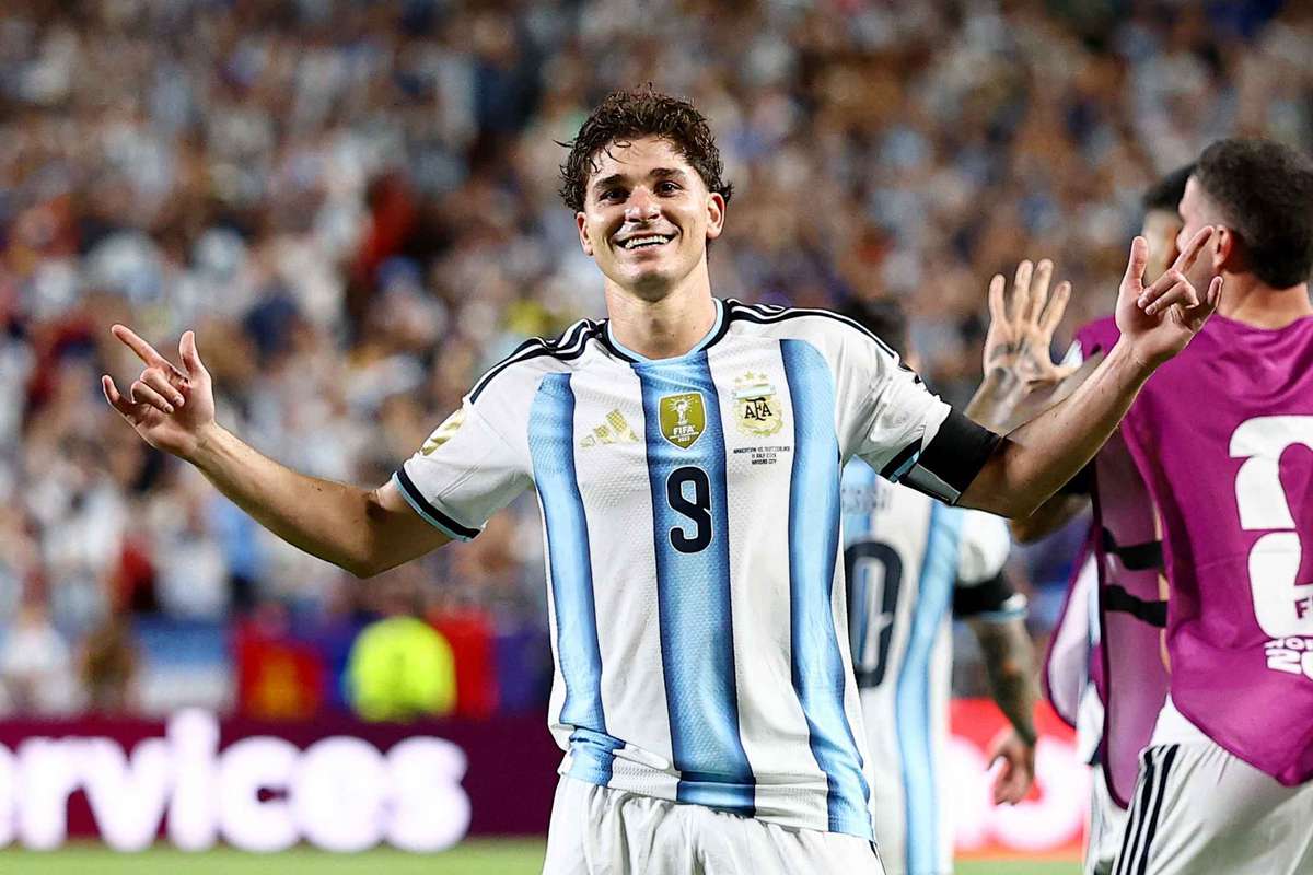 Alvarez-Traumtor erlöst Argentinien: Titelverteidiger mit Mühe im Halbfinale