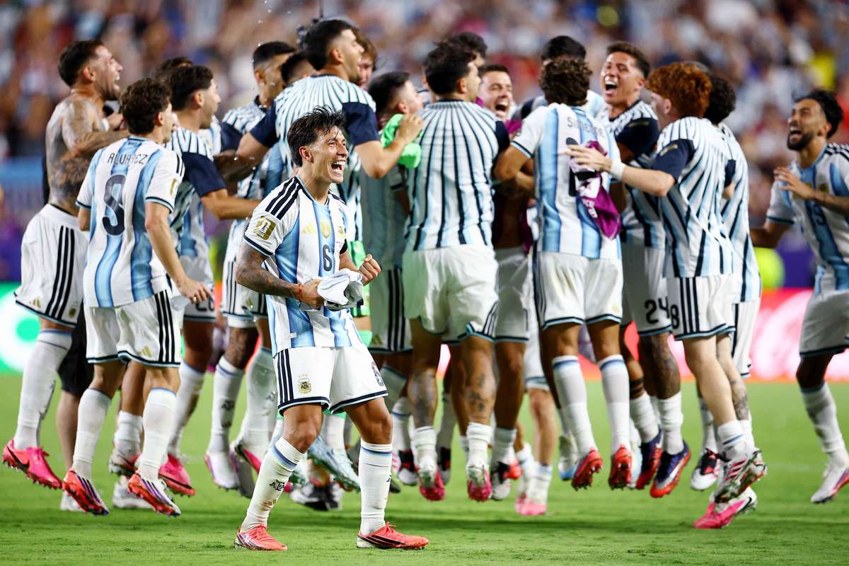 Argentina beat 10-man Switzerland in extra time to set up England semi-final clash