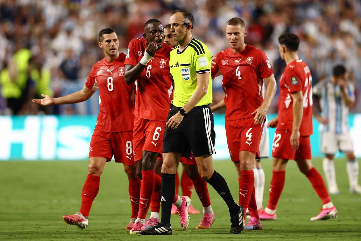 La Suisse fulmine contre l'arbitrage suite à l'expulsion de Breel Embolo