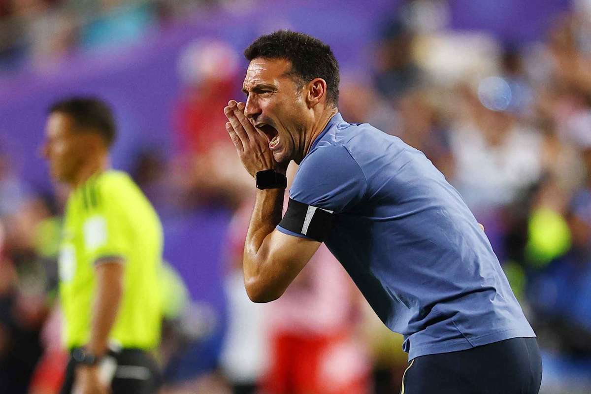 Scaloni baixa a tensão: "Contra Inglaterra é apenas um jogo de futebol"