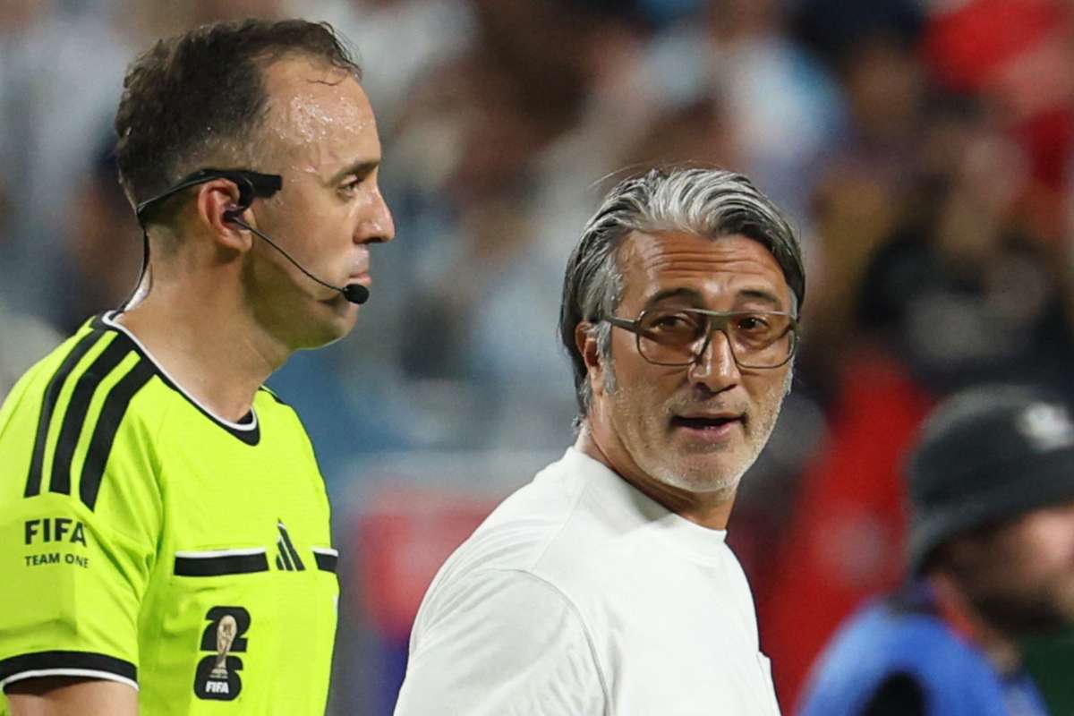 Técnico da Suíça critica expulsão de Embolo contra Argentina: "É incompreensível"