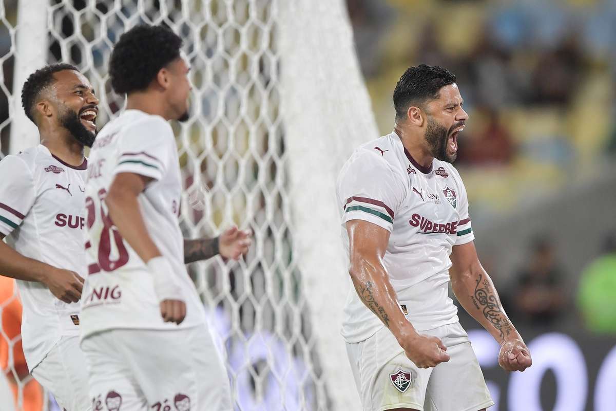 Brasil: Hulk marca e Thiago Silva regressa ao Fluminense em jogo de preparação com Bahia (2-0)