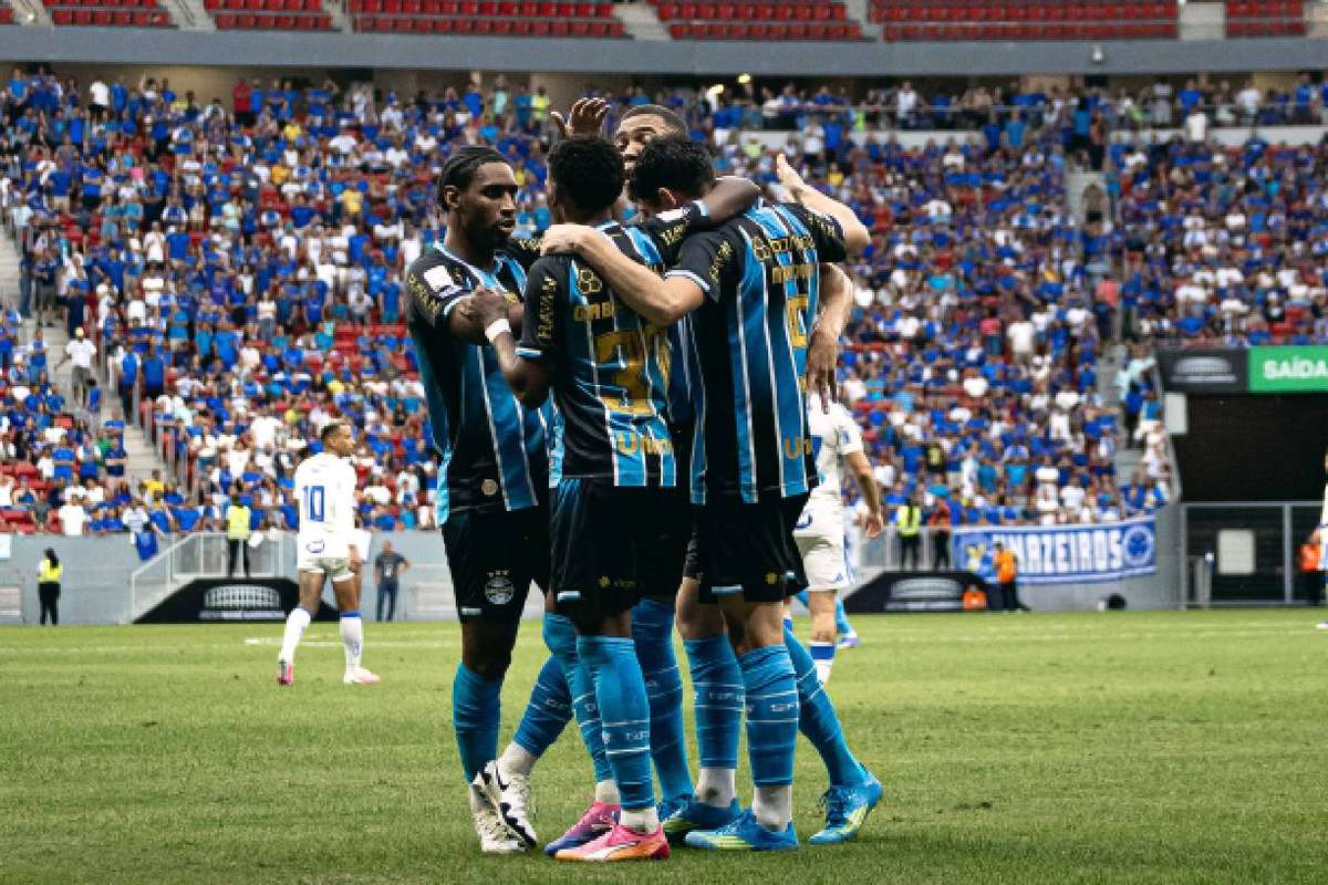 Cruzeiro desperdiça dois pênaltis e perde para Grêmio em amistoso no Mané Garrincha