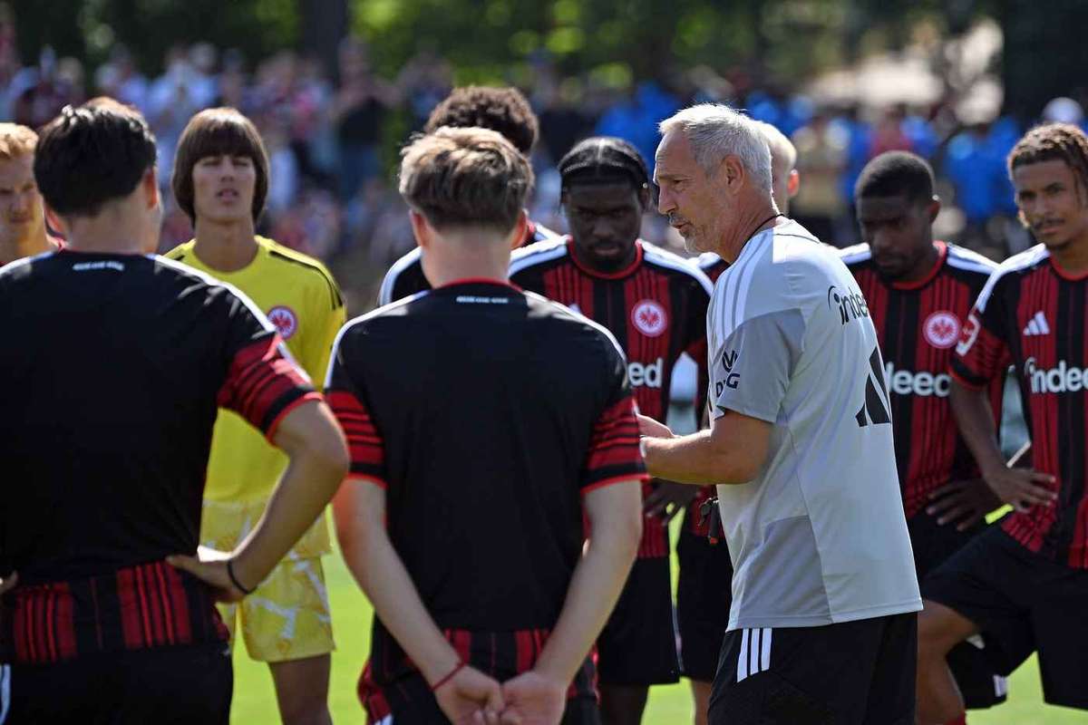 Trainingsstart: Hütter beginnt zweite Eintracht-Amtszeit vor 2000 Zuschauern