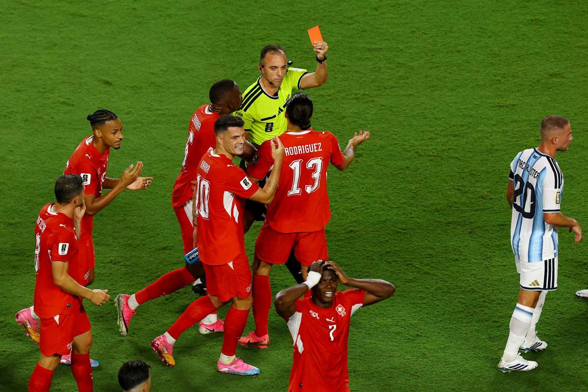 Mundial-2026: João Pinheiro entre os 13 árbitros que permanecem em competição