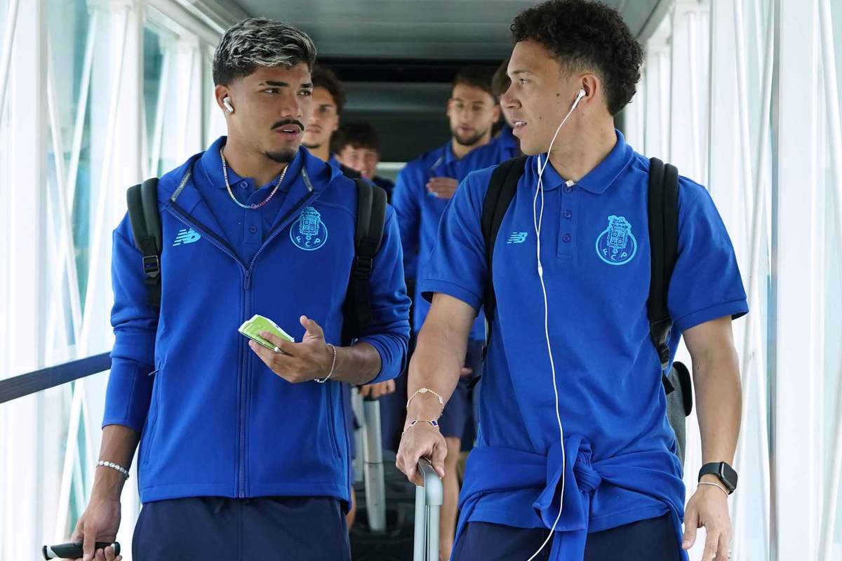 Deniz Gul integrado no treino do FC Porto antes da viagem para Inglaterra