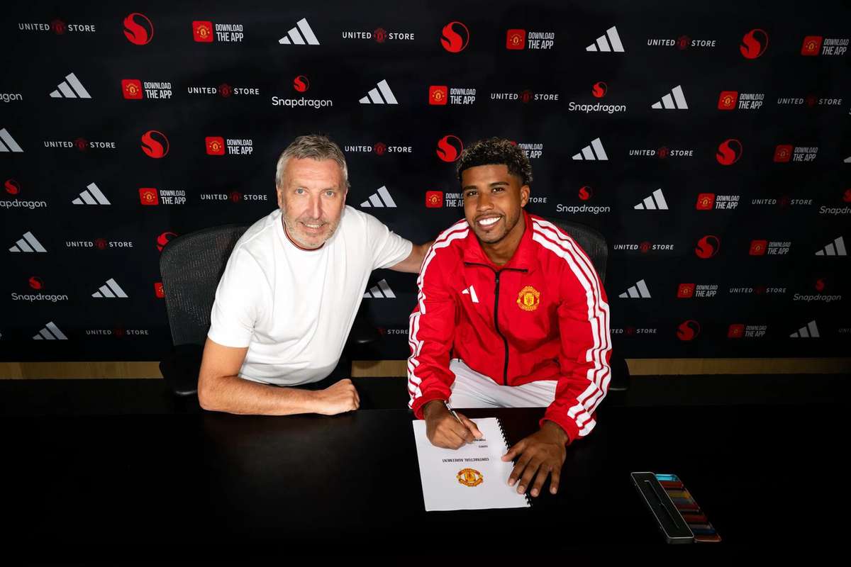 Man Utd announce £50m signing of midfielder Andrey Santos from Chelsea