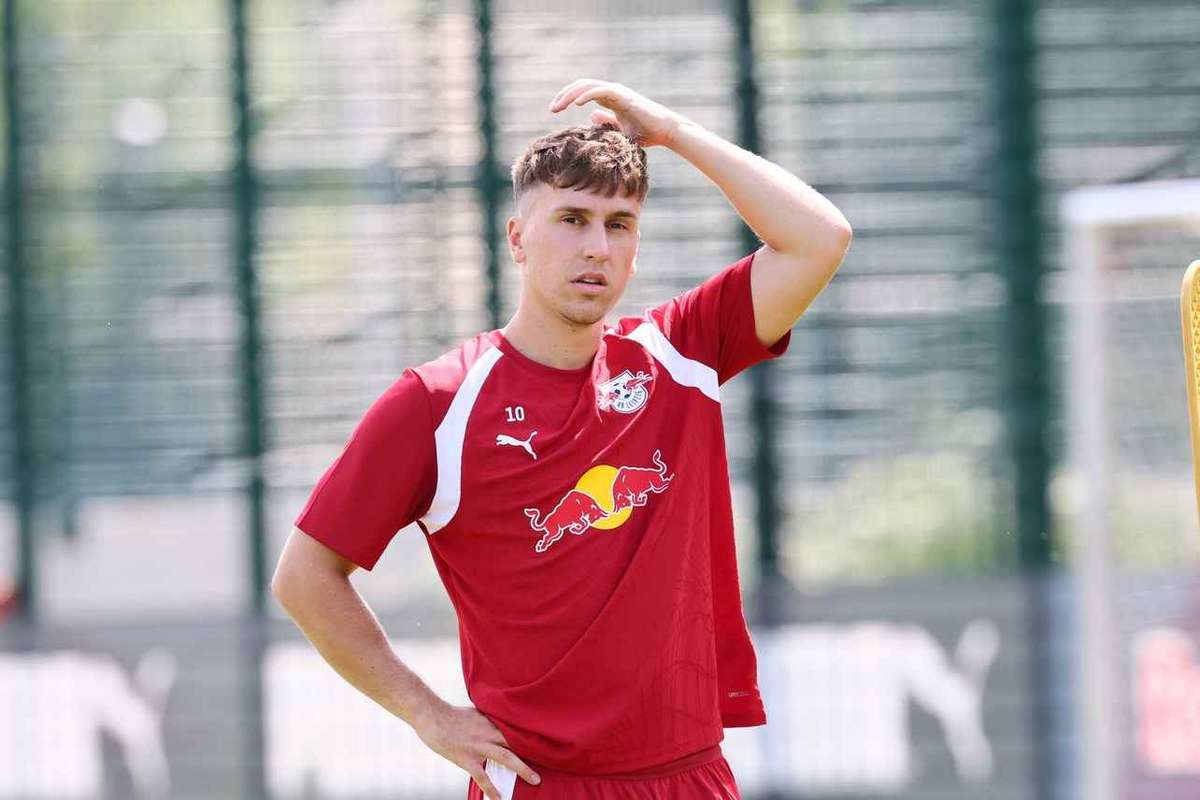 Oficial: Brajan Gruda (Brighton) regressa ao RB Leipzig por empréstimo