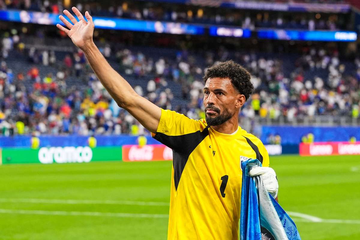 Vozinha lidera la subasta de camiseta del Mundial y logra cifra récord