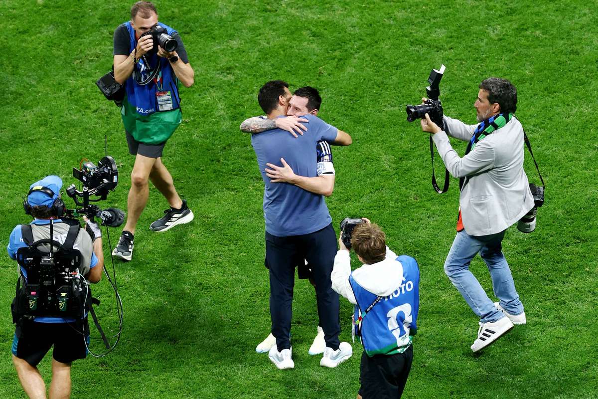 "Este grupo no deja de sorprenderme", dice Scaloni tras la victoria ante Inglaterra