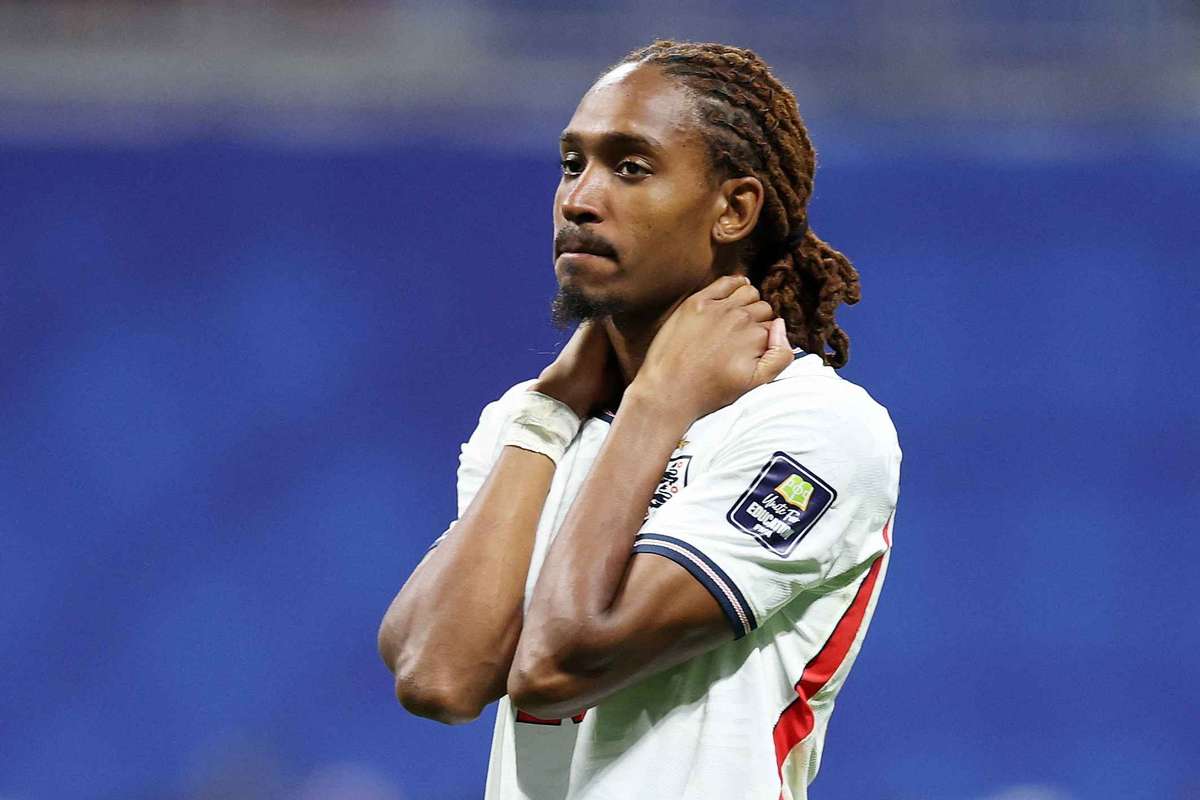 Info Flashscore - Djed Spence se prépare à négocier son départ de Tottenham