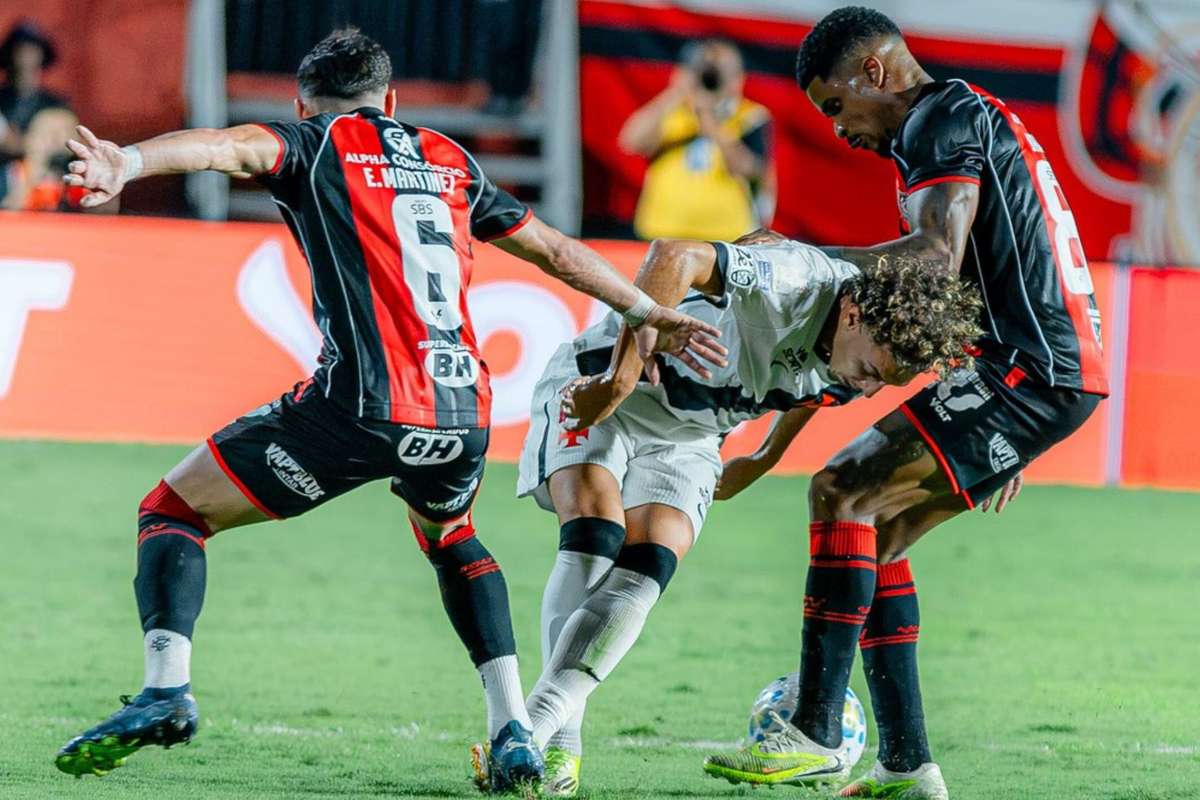 Vitória perde titular em 1º tempo contra Vasco e promove estreia de reforço