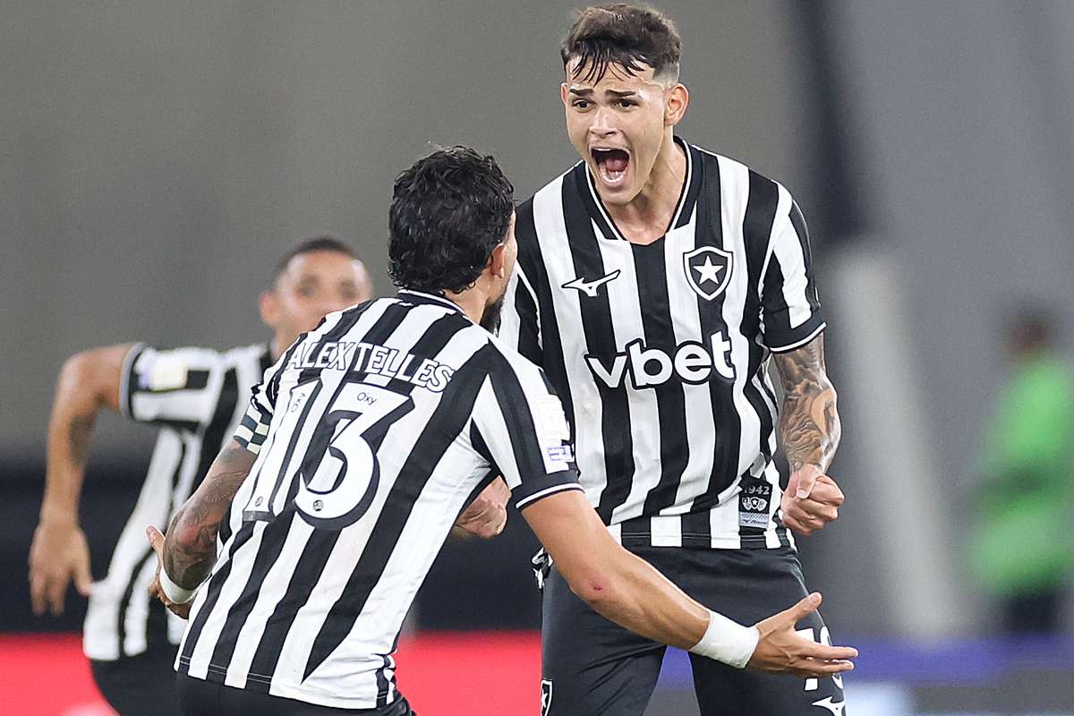 Jóia do Botafogo se torna 1º jogador nascido em 2009 a marcar no Brasileirão