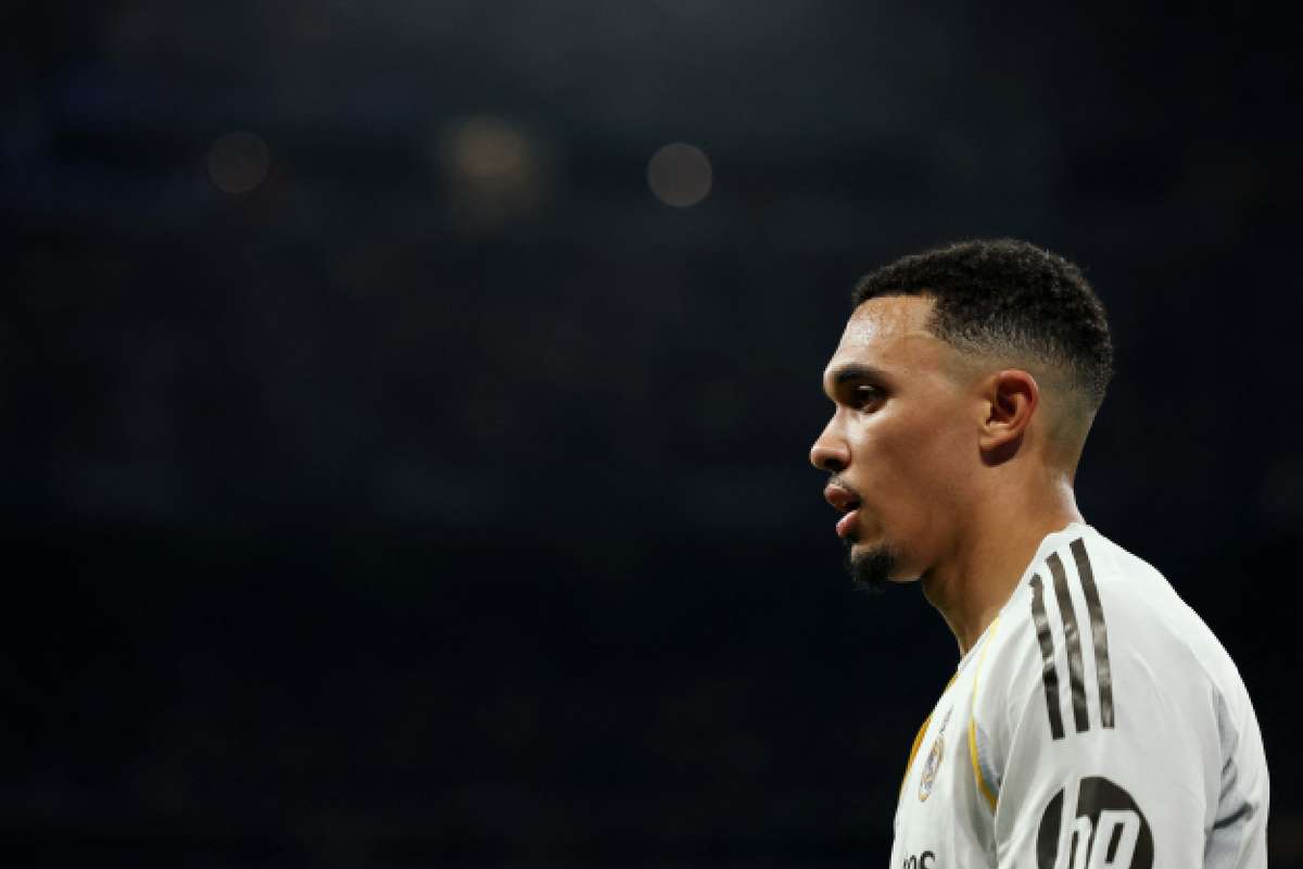 Alexander-Arnold rendido a Mourinho: "É um prazer trabalhar com ele"