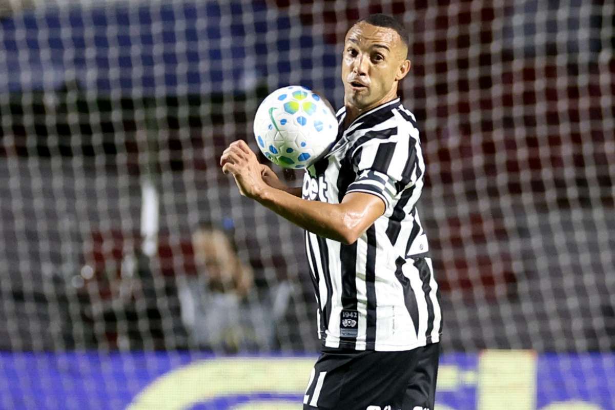 Botafogo 2x1 Santos foi "muito parecido com Argentina x Inglaterra", crava botafoguense