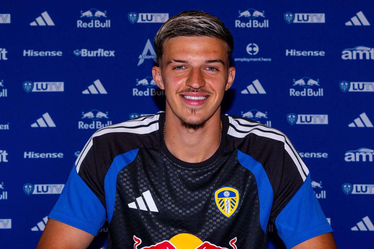 Leeds sign Bosnia and Herzegovina defender Muharemovic from Sassuolo