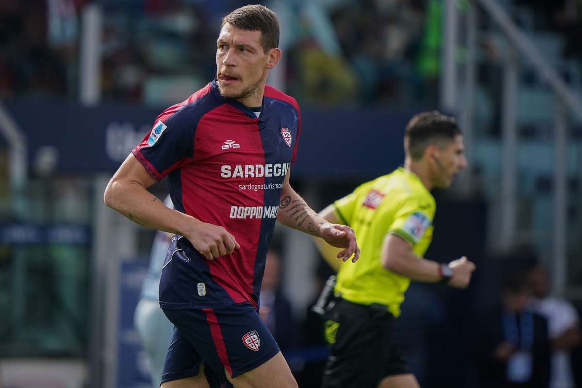 Antigo avançado do Benfica chumbou nos exames do Cagliari e está livre no mercado