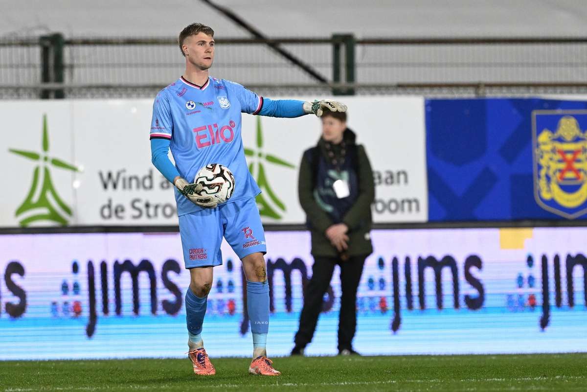 Oficial: Hearts contrata guarda-redes neerlandês Beau Reus por três épocas
