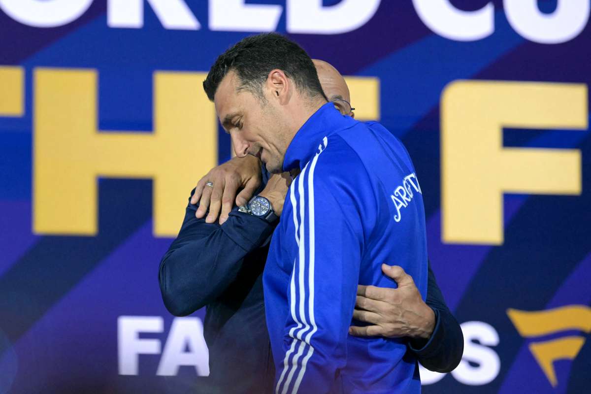 Scaloni critica evento "surreal" da FIFA antes da final; De la Fuente cobra respeito