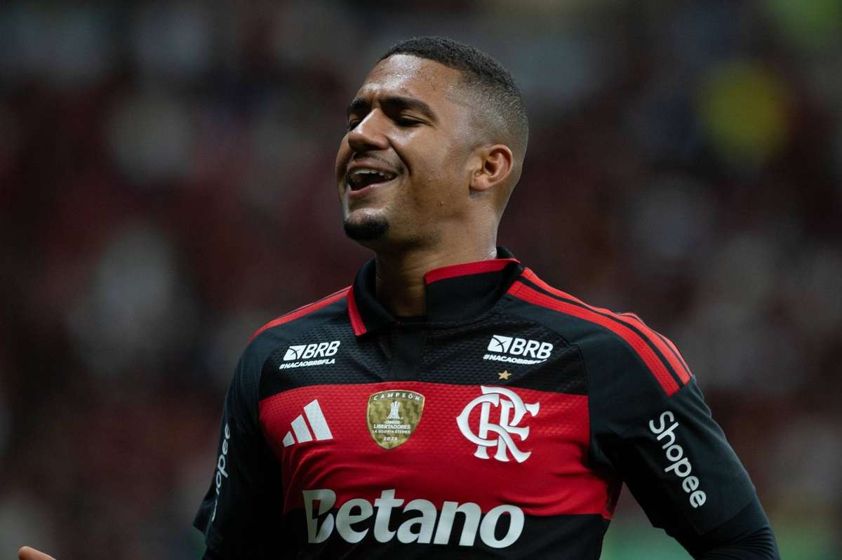 Flamengo vira sobre Olimpia em amistoso com 3 assistências de Samuel Lino