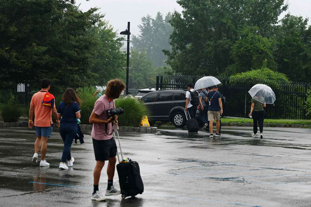 Spain and Argentina's World Cup preparations disrupted by thunderstorms