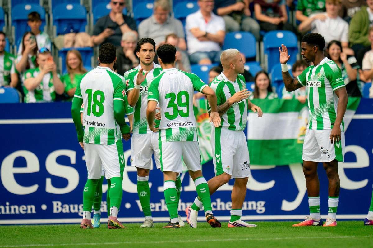 El Betis completa con solvencia su primer test de pretemporada (0-3)