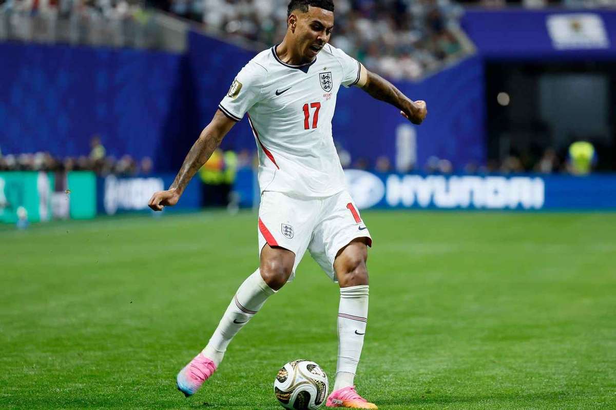 Chelsea encaminha contratação de Morgan Rogers por 137 milhões de euros