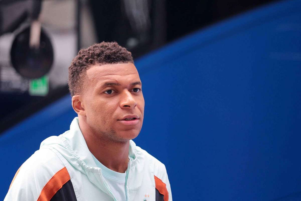 Mbappé titulaire dans une équipe de France remaniée face à l'Angleterre