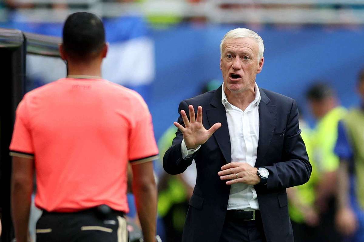 "Une première mi-temps imprésentable", regrette Deschamps pour sa dernière avec la France