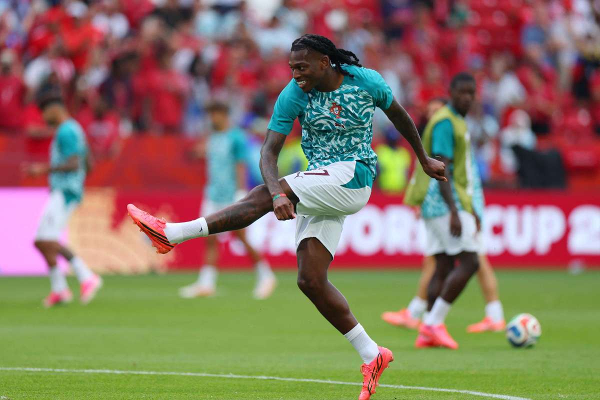 Rafael Leão segue para estágio do AC Milan na Austrália com futuro em aberto