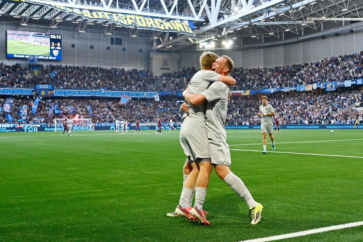 Djurgarden demolish Vasteras to go third as Sirius take 14-point lead at top