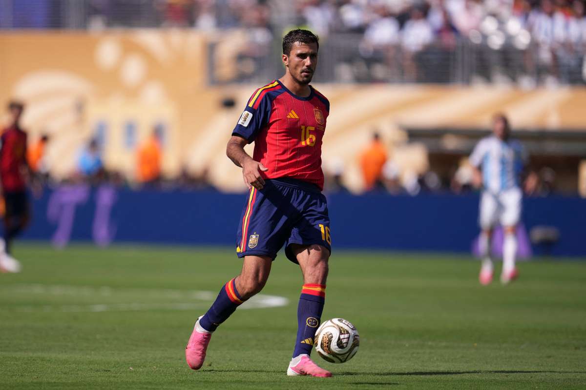 La oferta mejorada del Barça por Rodri, insuficiente para el Manchester City