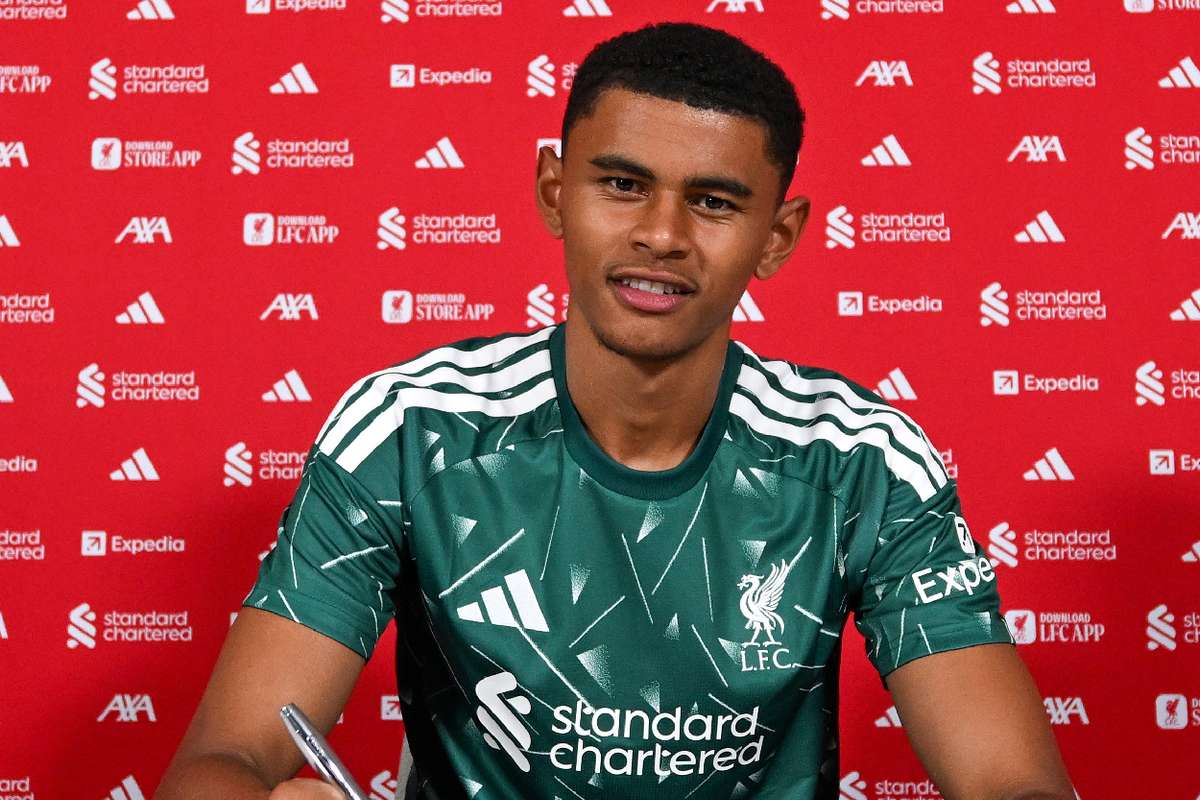 Liverpool agree deal to sign highly-rated keeper Brughmans & loan him back to Genk