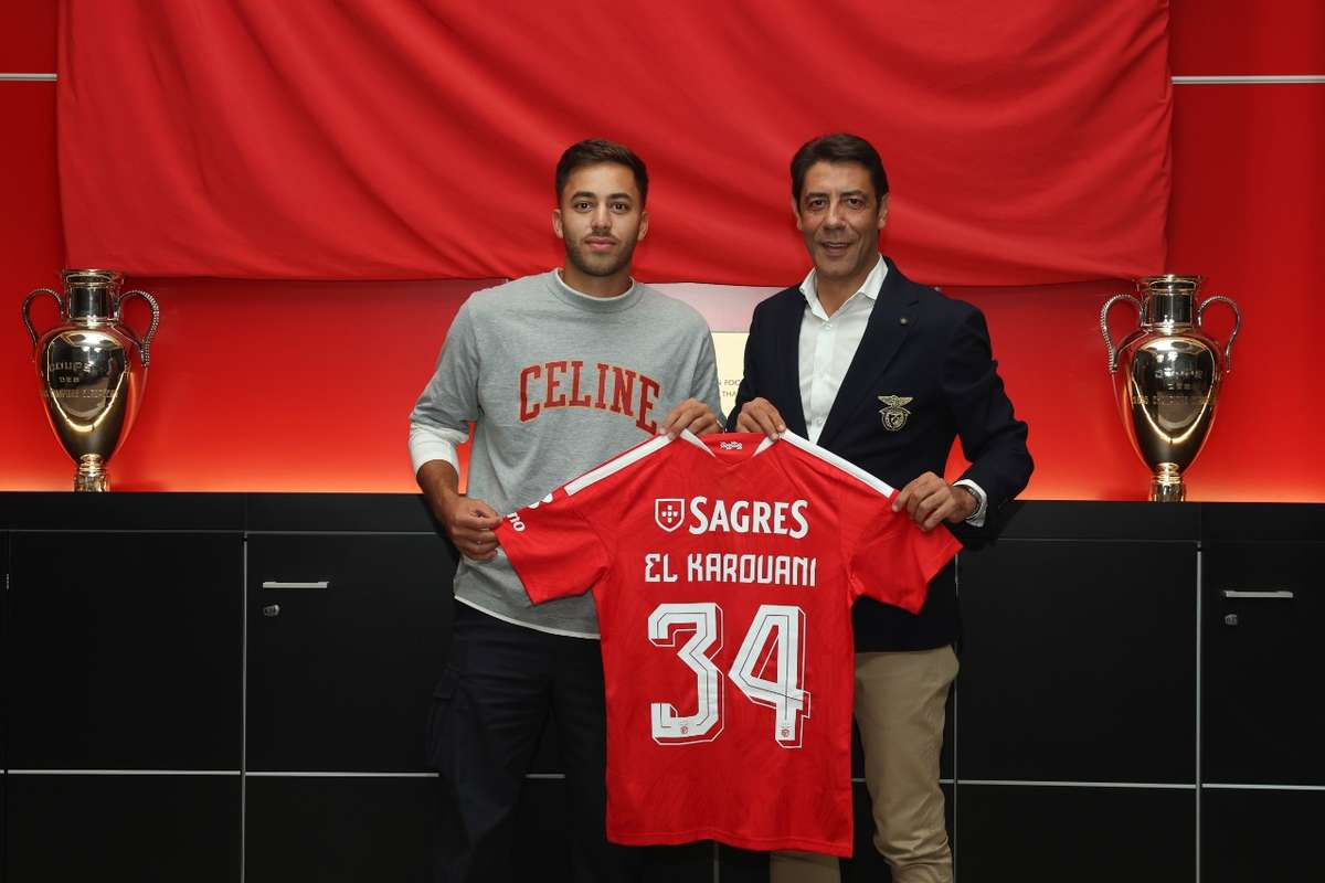 Oficial: Souffian El Karouani reforça lateral do Benfica