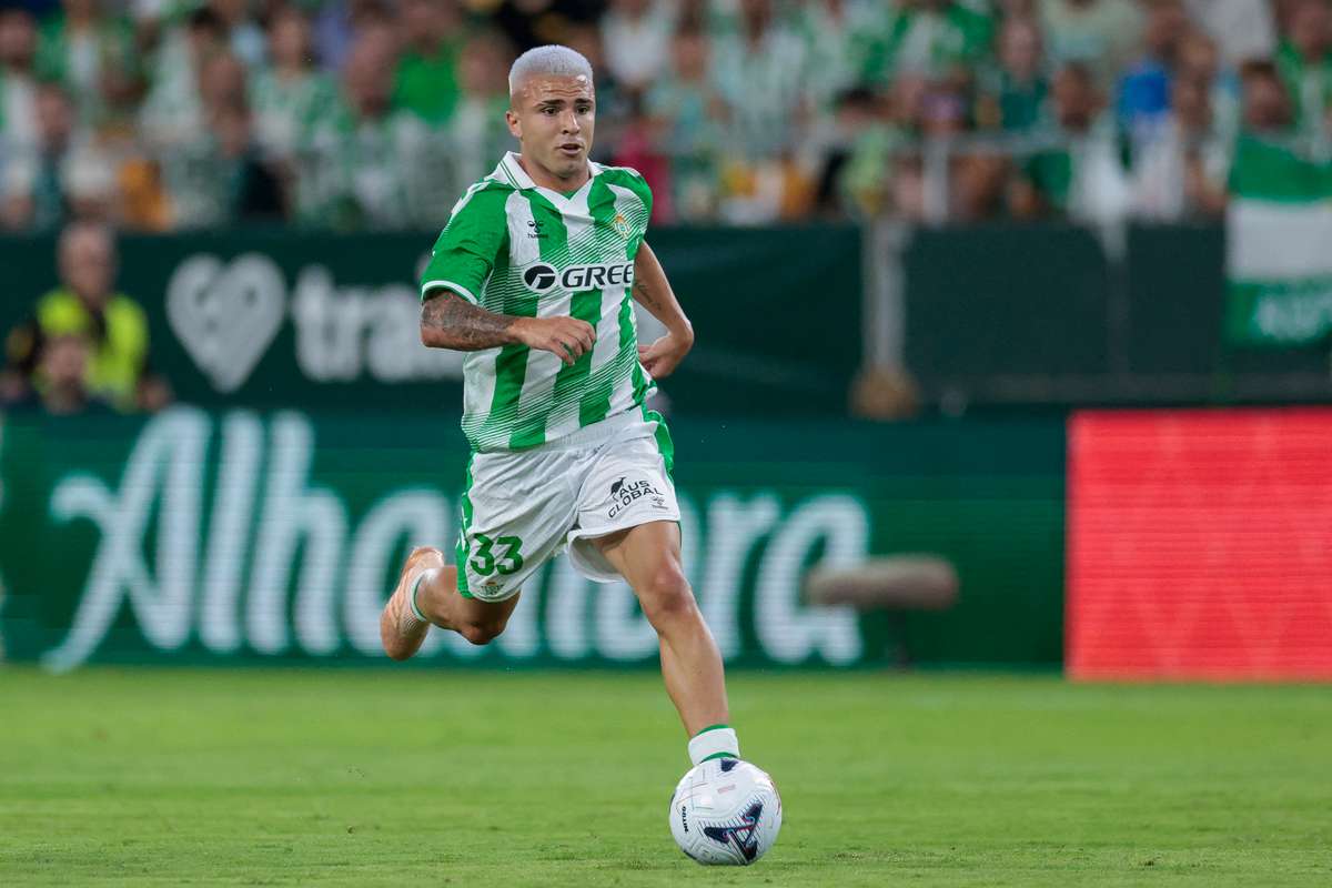 Oficial: Betis, adversário do FC Porto na Liga dos Campeões, vende promessa Pablo García