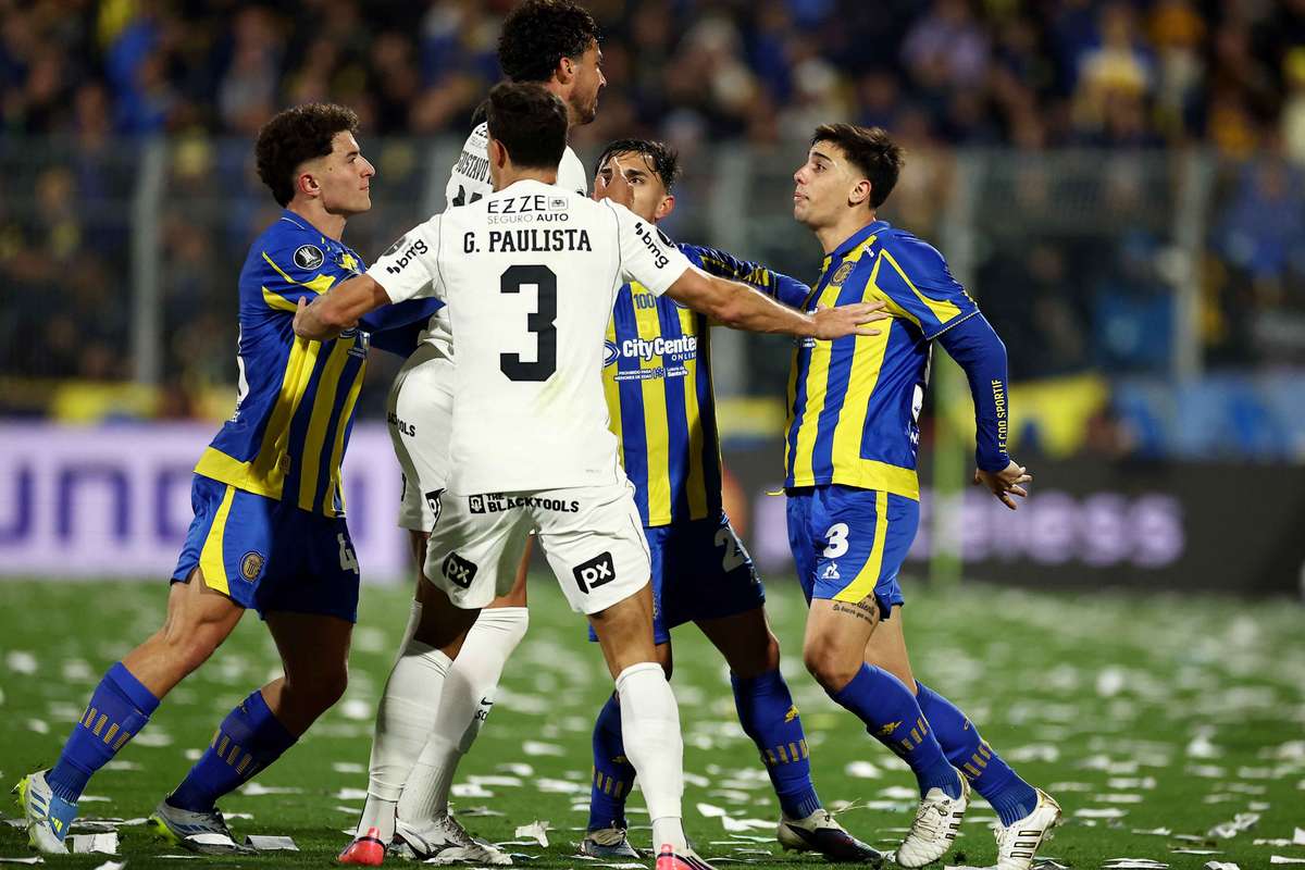 Rosario Central castigado por insultos racistas dos adeptos a ex-Chaves
