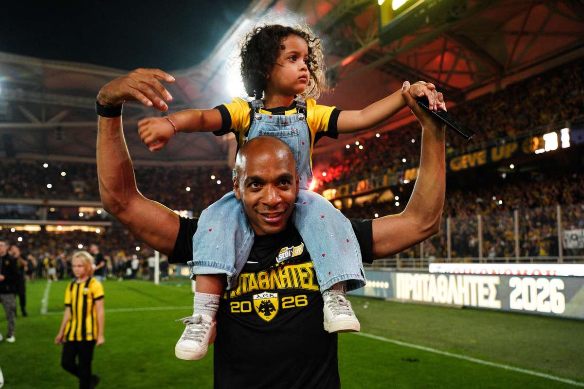 Confirmado: João Mário rescinde com o Besiktas e regressa ao AEK Atenas