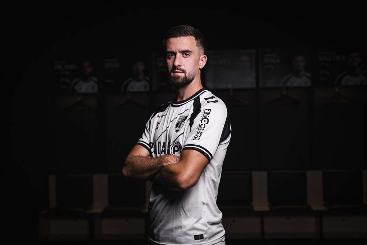 Oficial: Arnel Jakupovic é reforço do Vitória SC