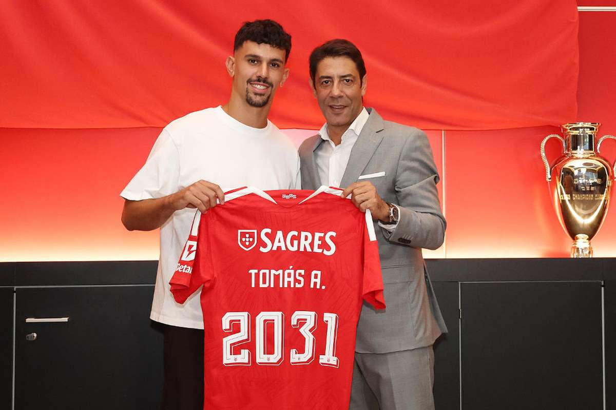 Oficial: Tomás Araújo renova com o Benfica até 2031
