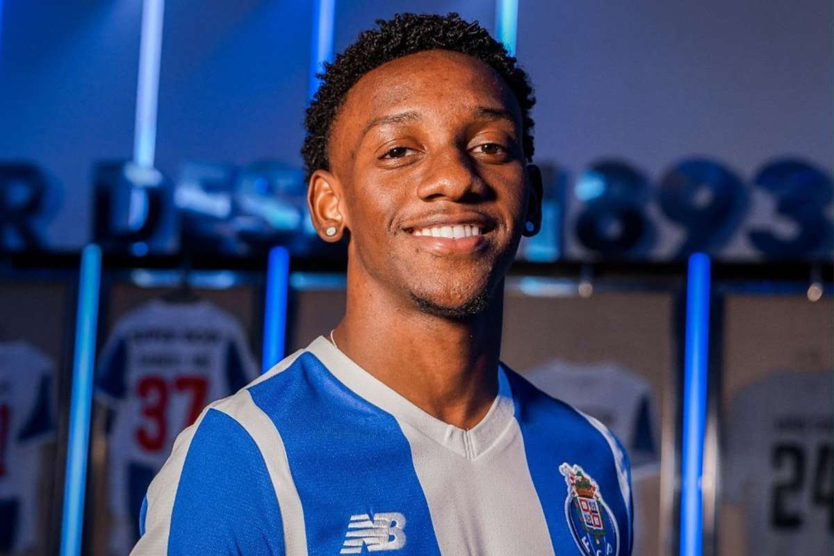 Grêmio vende Gabriel Mec ao Porto por valor frustrante
