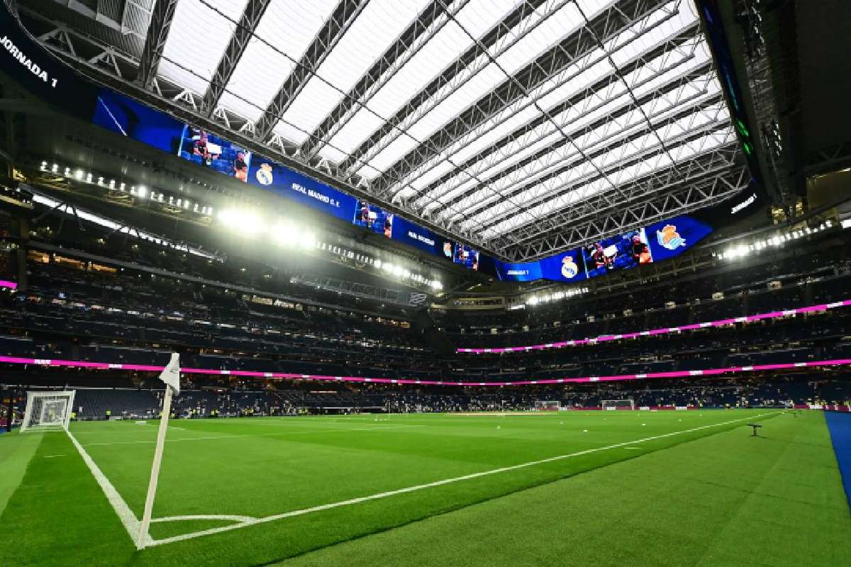 El Real Madrid niega haber prohibido las banderas españolas en el Bernabéu