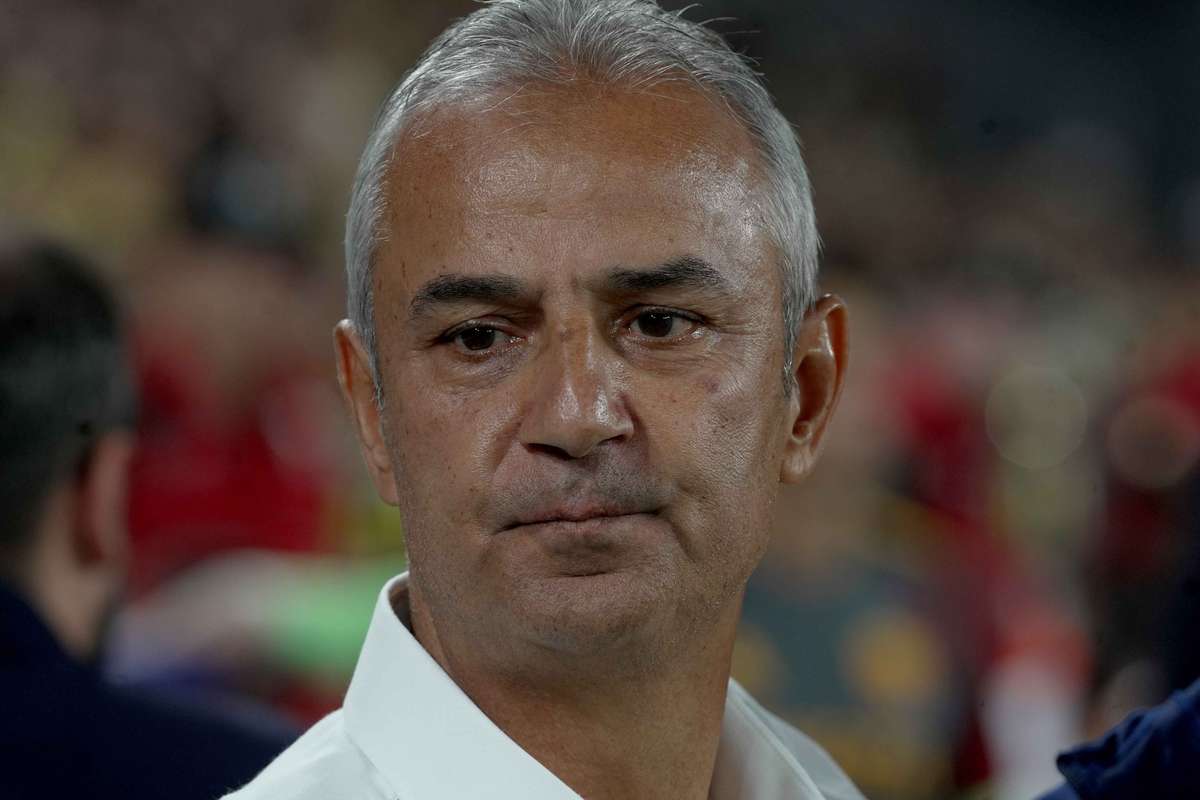 Fenerbahçe confirme qu’Ismail Kartal reste entraîneur après une saga chaotique